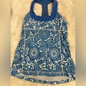 Lulu Lemon racer back shelf bra tank. Size 8. Great condition!